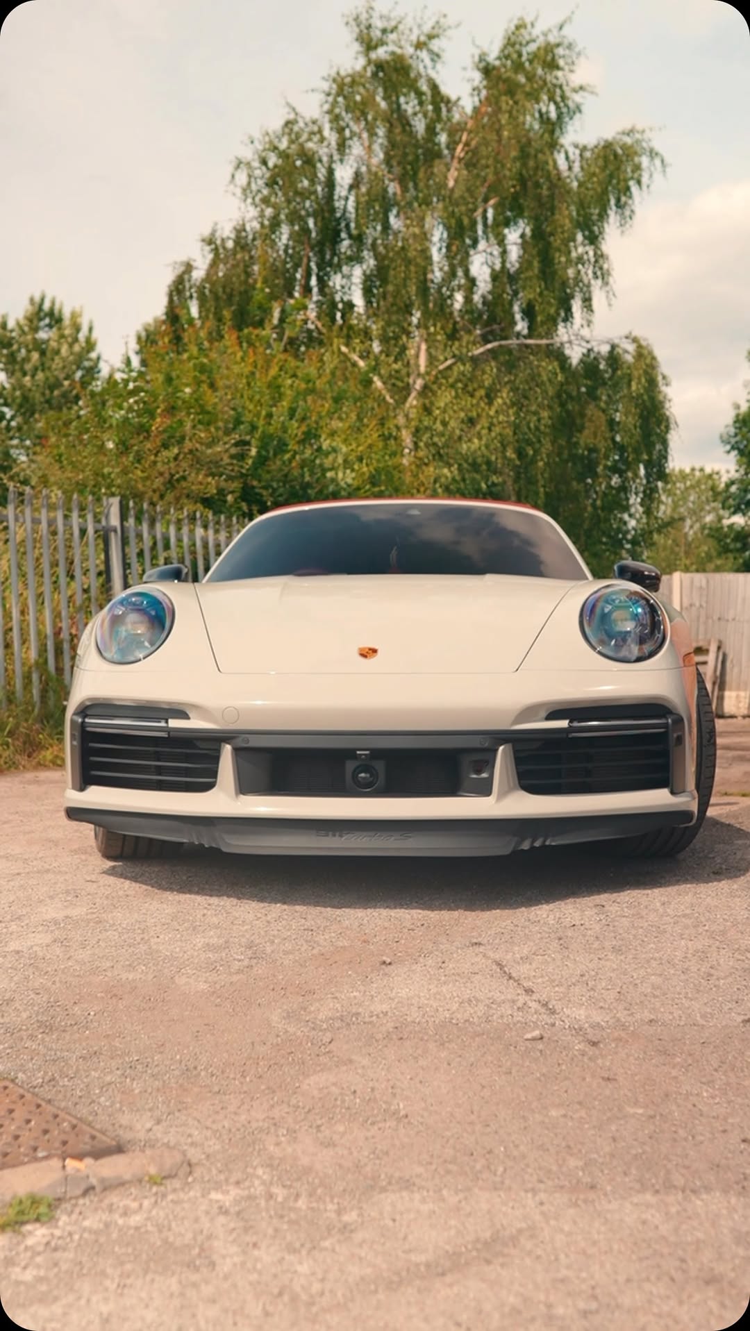 White Porsche 911 premium showcase