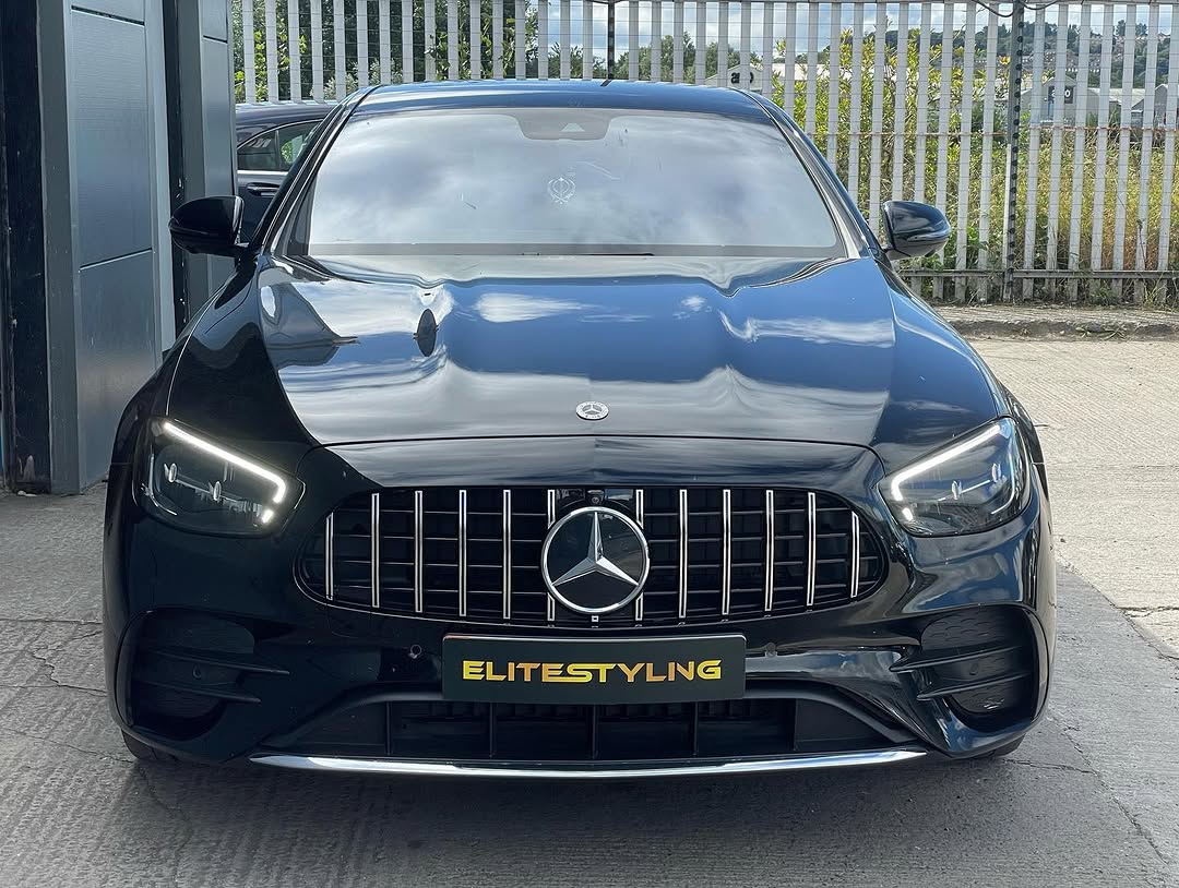 Detail work close-up Elite Styling