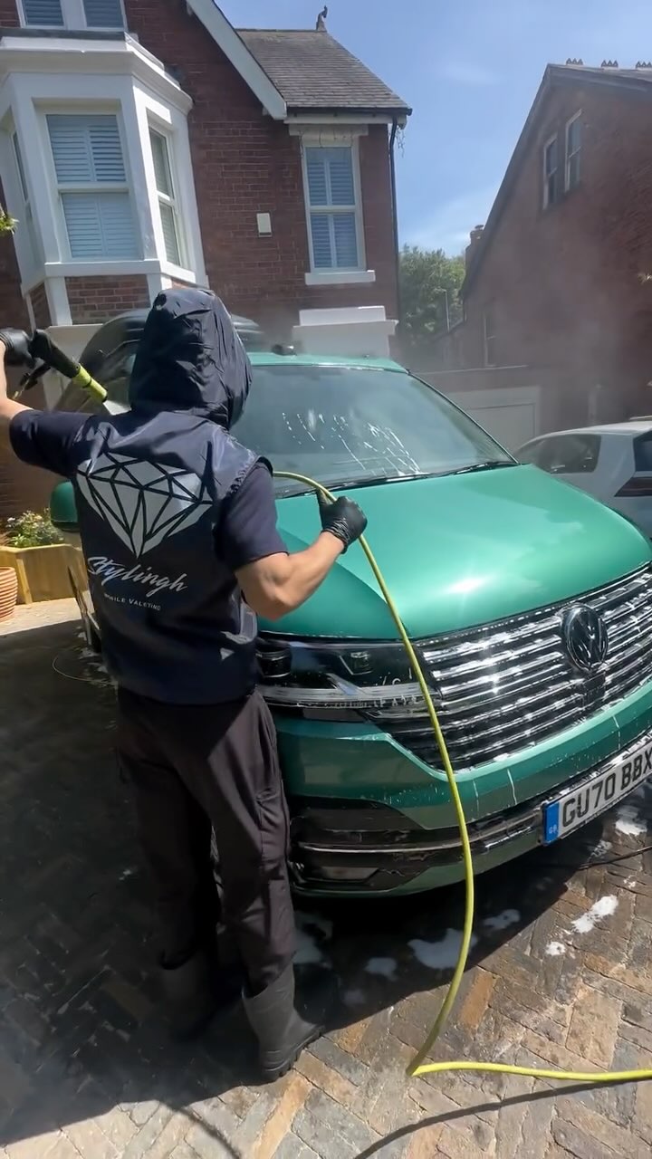 Lifestyle shot Stylingh valeting